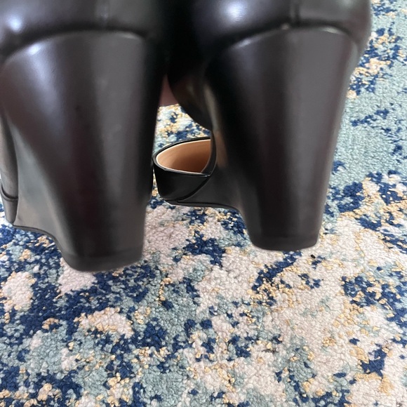 Kenneth Cole Reaction Wedge Heel - Picture 3 of 4